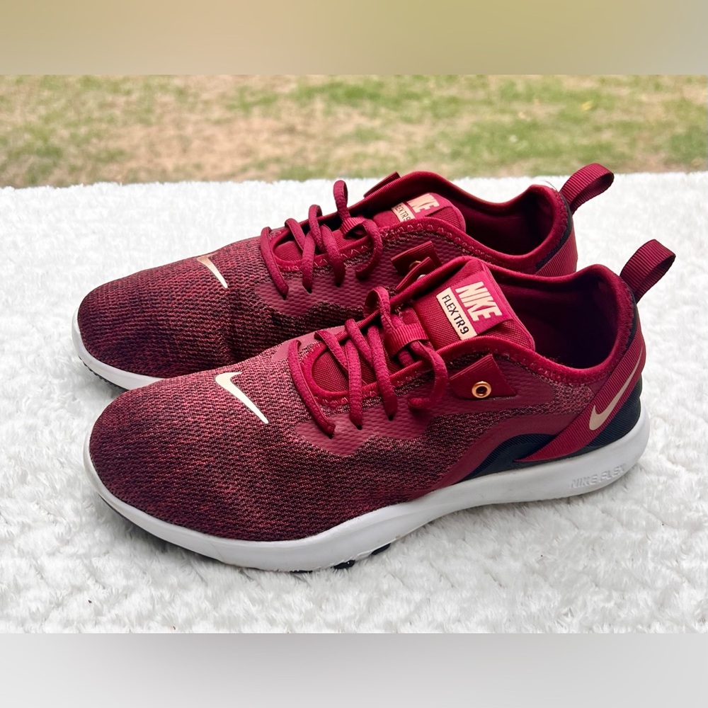 NWOT Nike Flex TR 9 Maroon Red Gold White Training Shoes Women 8.5 Low Knit Fly